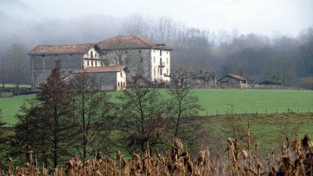 El antiguo palacio Cabo de Armería de Aroztegia de Lekaroz es el eje del proyecto. (Ondikol)