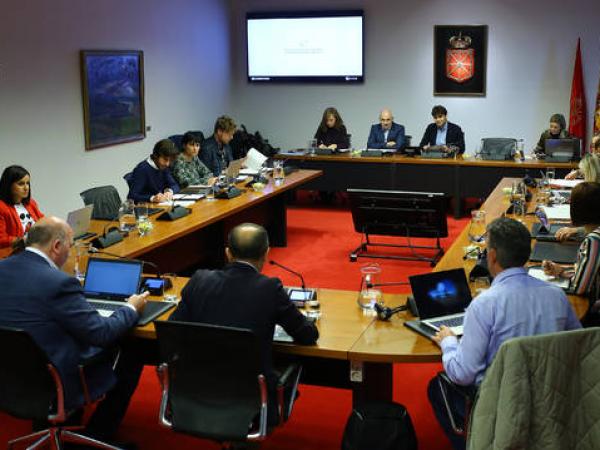 El vicepresidente y consejero de Proyectos Estratégicos, José María Aierdi, ayer en el parlamento