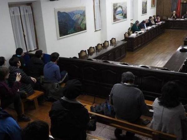 Los corporativos y el público asistente al Pleno del Ayuntamiento del Valle de Baztan